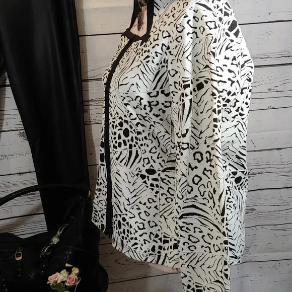 Women's pants and long sleeve top outfit - Picture 5 of 15